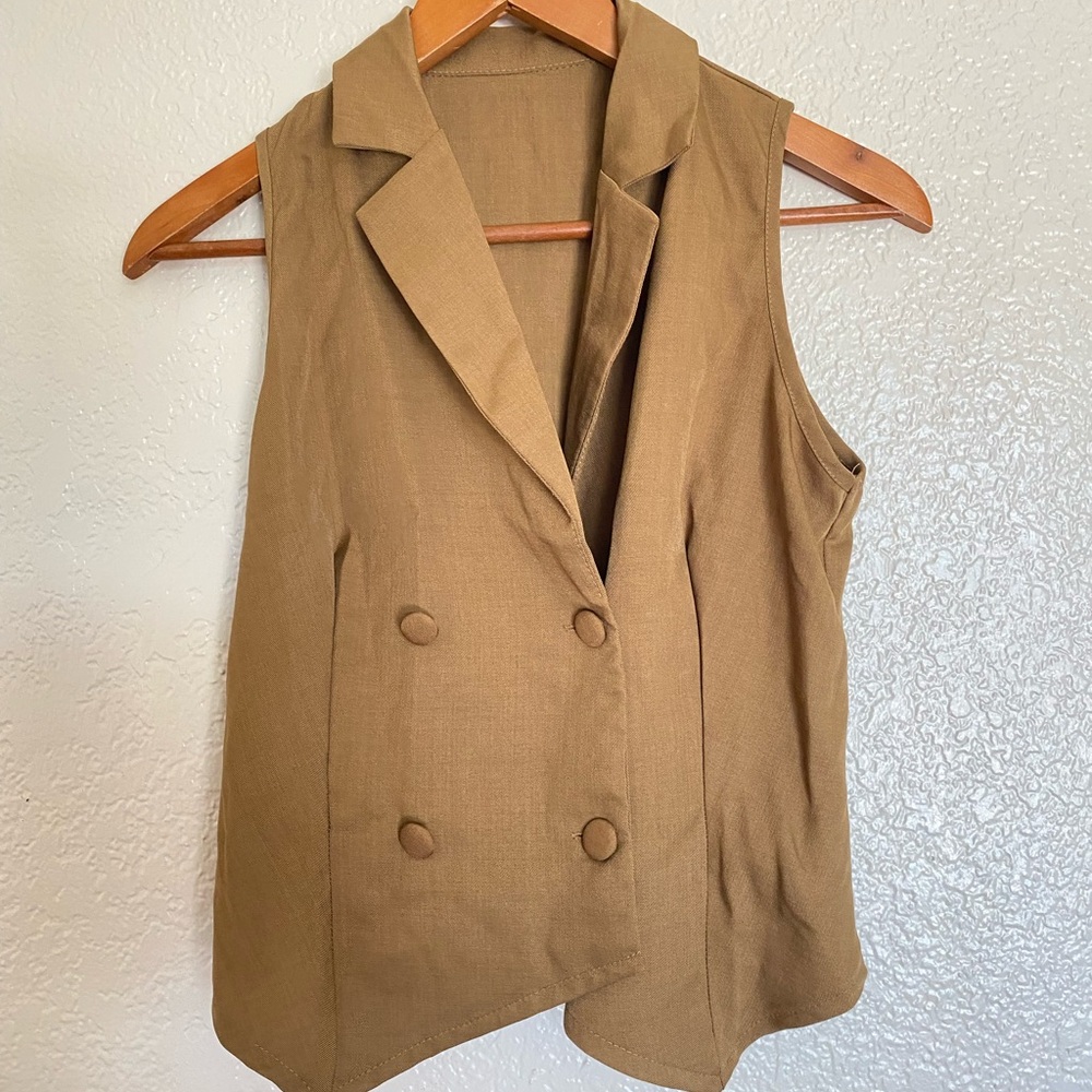 Sleeveless Double-Breasted Blazer Vest in Camel
